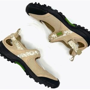 🥾LANDS END Trekker Mary Jane Outdoor Clsed Toe Shoe Sneaker Tan Floral Hike Wtr